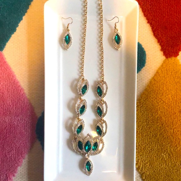 BRAND NEW SET NECKLACE & EARRINGS EMBELLISHED GREEN CRYSTAL - Picture 4 of 7
